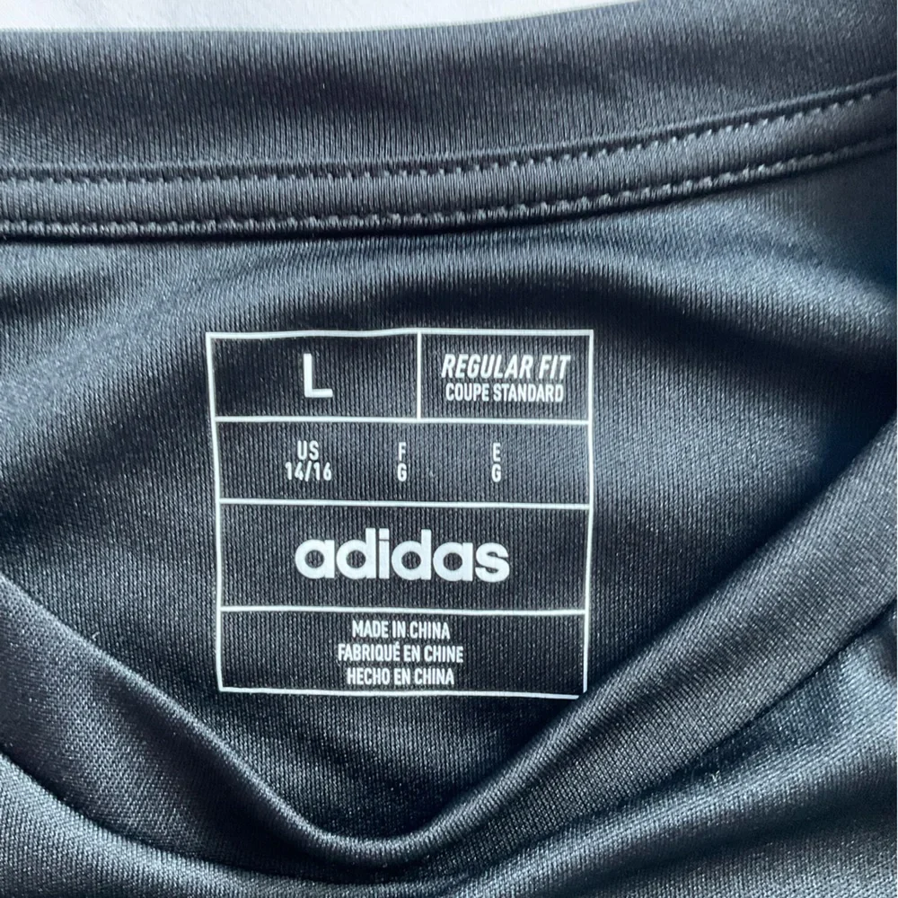 adidas Boys soccer short sleeve t-chirt‎ Black size L 14-16